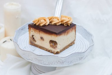 Çikolatalı ganache ve karamel şekerli fıstık ezmeli cheesecake.. 
