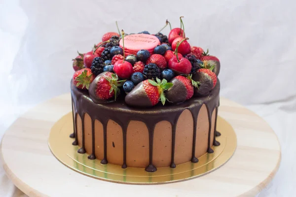 Chocolate Cake Fresh Berries Strawberries Blueberries Raspberries Blackberries — ストック写真