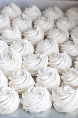 Elmalı tepsi ve vanilyalı ev yapımı zephyr.. 