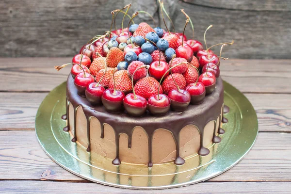 Chocolate Cake Melted Dark Chocolate Fresh Strawberries Blueberries Cherries Top — Stock Photo, Image