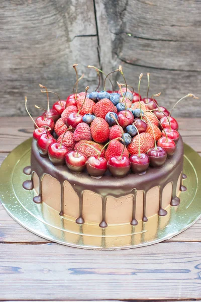 Chocolate Cake Melted Dark Chocolate Fresh Strawberries Blueberries Cherries Top — Stock Photo, Image