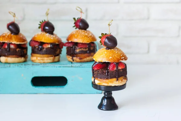 Sweet Burgers Brioche Bun Chocolate Brownie Layer Fresh Strawberries Melted — Stock Photo, Image