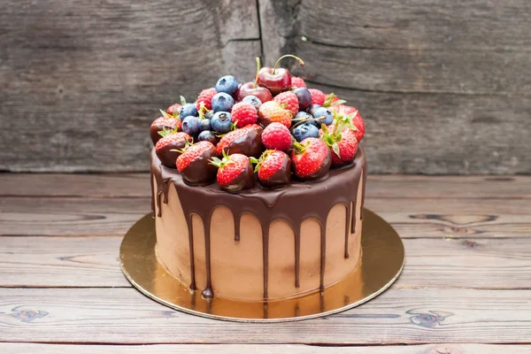 Brownie Cake Melted Chocolate Fresh Strawberries Raspberries Blueberries Grape Rustic — Stock Photo, Image