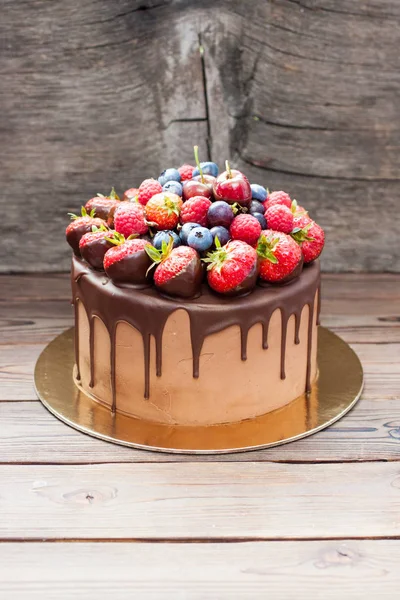 Brownie Cake Melted Chocolate Fresh Strawberries Raspberries Blueberries Grape Rustic — Stock Photo, Image