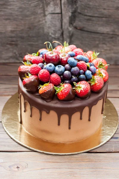 Brownie Cake Melted Chocolate Fresh Strawberries Raspberries Blueberries Grape Rustic — Stock Photo, Image