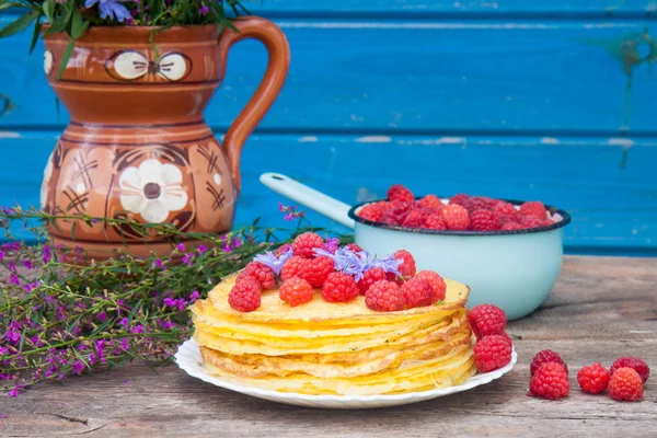 Pile Pancakes Fresh Raspberries Old Enamel Bowl Field Purple Flowers — ストック写真