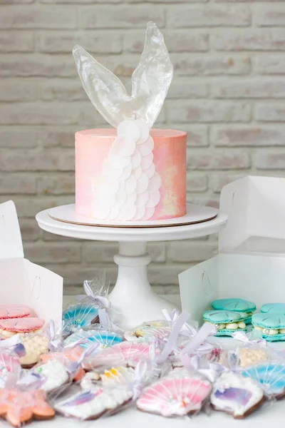 Mermaid Theme Candy Bar Pink Cake Fish Tail French Macaroons — 스톡 사진