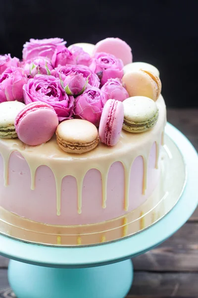 Torta floreale rosa per qualsiasi evento. Decorazione floreale — Foto Stock