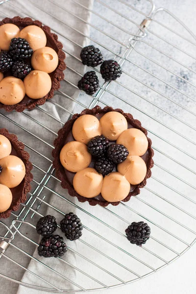 Blackberry Tarts Caramel Whipped Cream Chocolate Filling Metal Cooling Rack — Stock Photo, Image