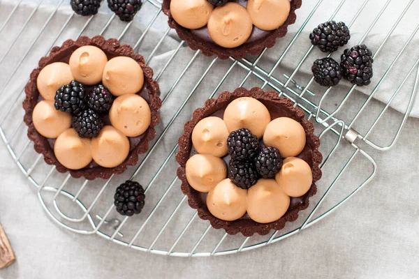 Blackberry Tarts Caramel Whipped Cream Chocolate Filling Metal Cooling Rack — Stock Photo, Image