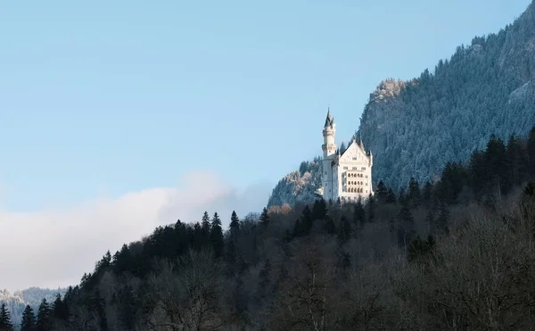 Hrad Neuschwanstein ve Fussenu, Bavorsko, Německo v krásném zimním dni — Stock fotografie