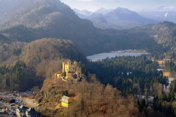 Romantický středověký zámek hohenschwangau. Bavorsko, Německo — Stock fotografie