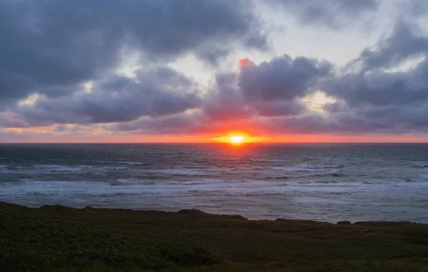 Ocean beach sunset. Danish coastline, Hirtshals in North Jutland in Denmark, Skagerrak, North Sea. July 2019 — Stock Photo, Image