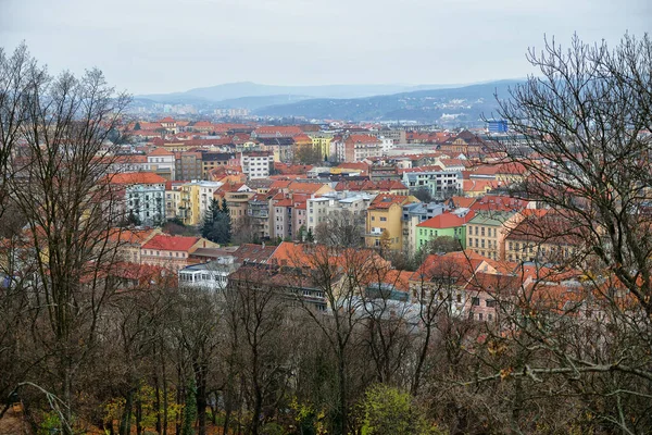 Brno, Çek Cumhuriyeti - Çek Cumhuriyeti 'nin eski Brno kasabası üzerine panoramik görüş — Stok fotoğraf