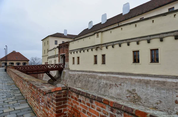 Bridge of Spilberk Castle German: Spielberg is an old castle on hilltop in Brno, Southern Moravia, of Czech Republic. — Stock Photo, Image