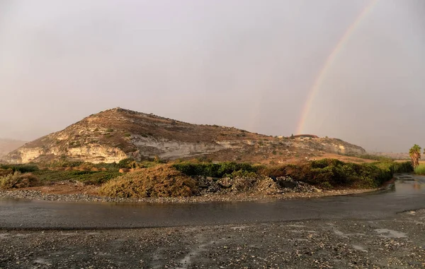 Beautiful rainbow above mosque in Ancient Kourion, Cyprus, after rain — Stock Photo, Image