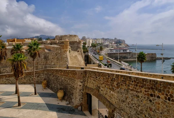 Ceuta, İspanya. Ceuta Kraliyet Surları, Kuzey Afrika 'da özerk bir İspanyol şehri olan Ceuta' da bulunan bir istihkam hattıdır. Duvarlar 962 yılına ait..