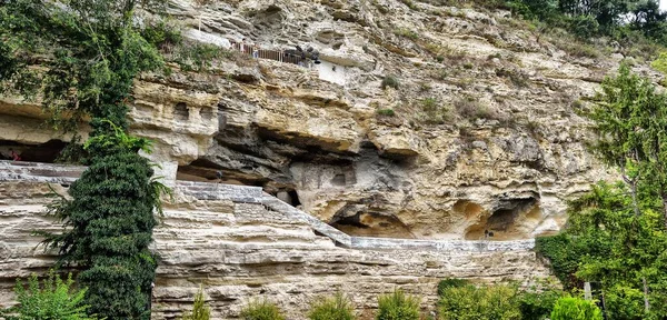 Monasterio de Aladja tallado en la roca en Bulgaria — Foto de Stock