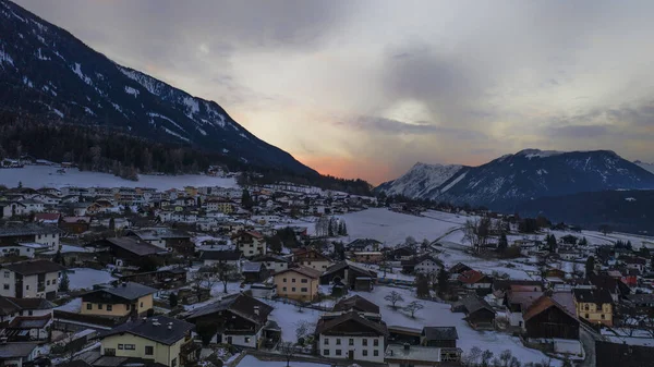 Imst, rietz, Österreich. Luftaufnahme bei Sonnenuntergang. — Stockfoto
