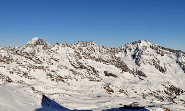 Síközpont a Stubai gleccseren Tirolban, Ausztriában — Stock Fotó