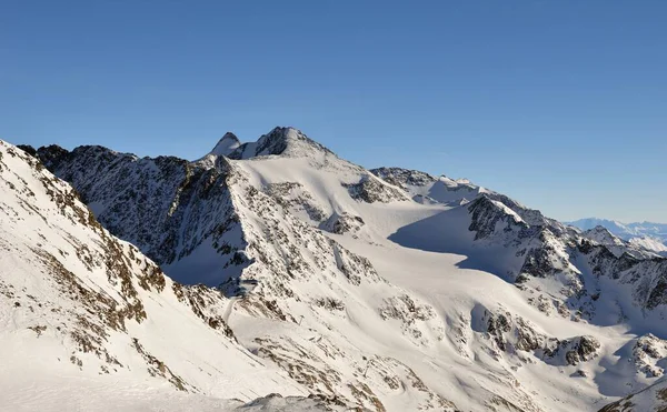 Síközpont a Stubai gleccseren Tirolban, Ausztriában — Stock Fotó