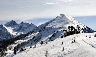 Avusturya, Avrupa 'da Schladming yakınlarındaki Avusturya Alplerinde bahar manzarası