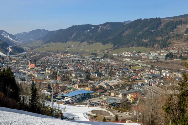 Frühlingslandschaft in den österreichischen Alpen bei Schladming in Österreich, Europa — Stockfoto