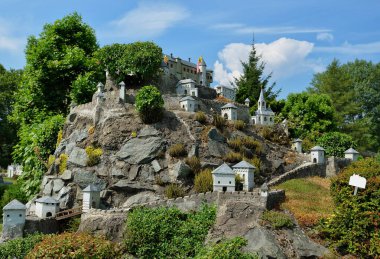 Klagenfurt, Carinthia, Avusturya - Park Minimundus am Worthersee. Dünyanın en ünlü tarihi binalarının ve yapılarının modelleri. 1: 25 ölçeği