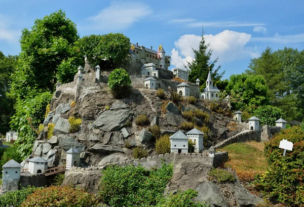 Klagenfurt, Carinthia, Avusturya - Park Minimundus am Worthersee. Dünyanın en ünlü tarihi binalarının ve yapılarının modelleri. 1: 25 ölçeği