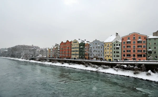 Innsbruck, River Inn, Soğuk kış günü. — Stok fotoğraf