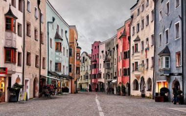 Rattenberg, Avusturya - Ocak 2018: Avusturya 'nın İnnsbruck yakınlarındaki Tyrol eyaletindeki Rattenberg kentinin manzarası. Ülkedeki en küçük kasabadır..