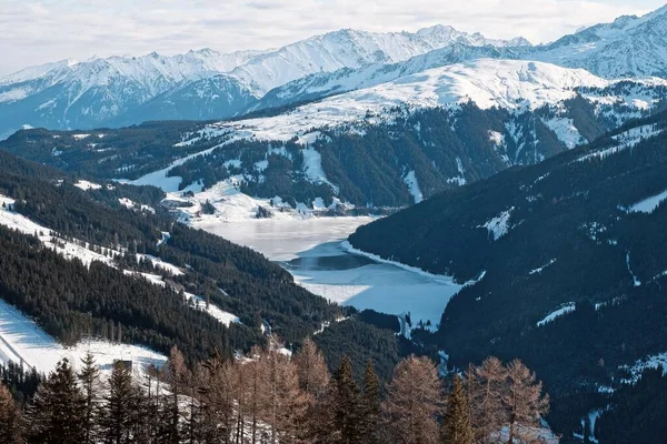 Paisagem em Zillertal Arena estância de esqui em Zillertal, no Tirol. Grande dia de inverno . — Fotografia de Stock