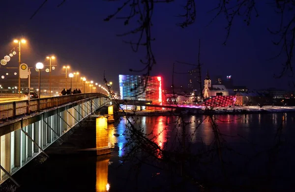 Centrum Linzu i rzeka Dunaj w Austrii. Linz jest trzecim co do wielkości miastem Austrii. — Zdjęcie stockowe