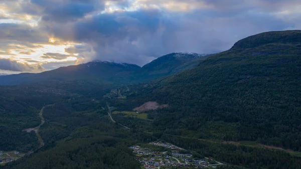 Montanhas ao redor de Stryn, na Noruega. Julho de 2019 . — Fotografia de Stock
