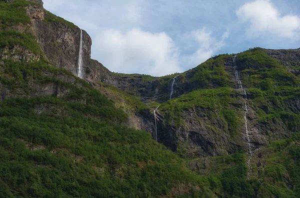 Kjelfossen Waterfall from Gudvangen, Sogn og Fjordane, Norway. 2019年7月 — 图库照片