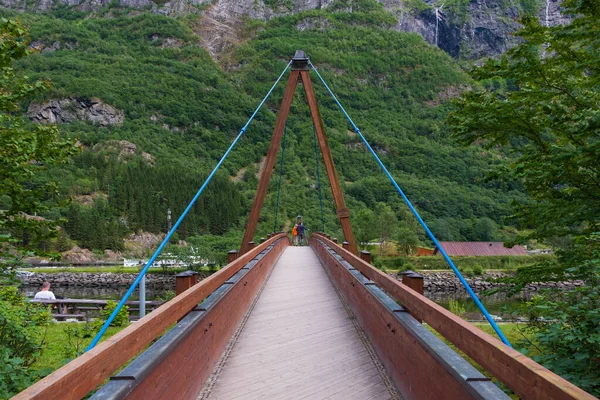 Vista de uma ponte em Gudvangen, Noruega. Julho de 2019 — Fotografia de Stock