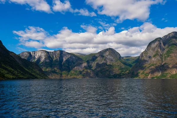 Flom Flam e Aurlandsfjord - patrimonio naturale unesco arruolato - in Norvegia. luglio 2019 — Foto Stock