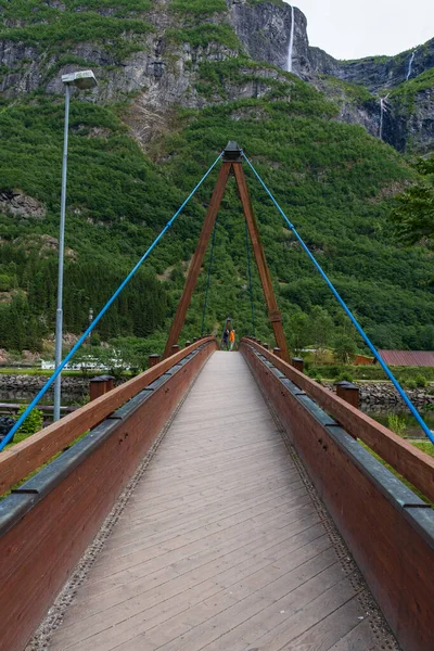 Vista de uma ponte em Gudvangen, Noruega. Julho de 2019 — Fotografia de Stock