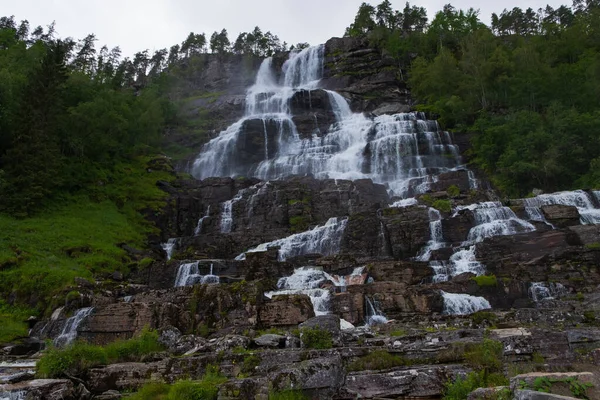 Cachoeira Tvindefossen na Noruega. Julho de 2019 — Fotografia de Stock