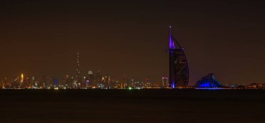 Dubai - Mayıs 2019: Burj Al Arab gece yedi yıldızlı Dubai Oteli. Uae.