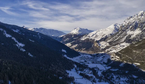 Bormio, İtalya yakınlarındaki dağ vadisi. — Stok fotoğraf