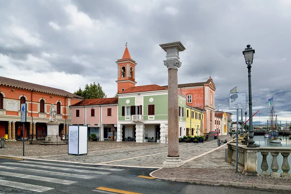 Ősi gyönyörű hajók Leonardesque Canal Port Cesenatico Emilia Romagna Olaszországban — Stock Fotó