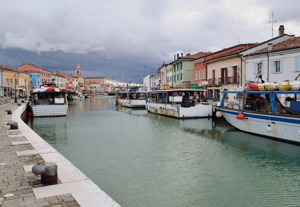 Ősi gyönyörű hajók Leonardesque Canal Port Cesenatico Emilia Romagna Olaszországban — Stock Fotó