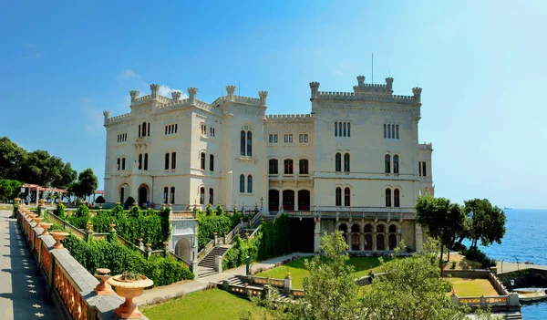 Seaview of Castello Miramare, Trieste, Italy. — Stock Photo, Image