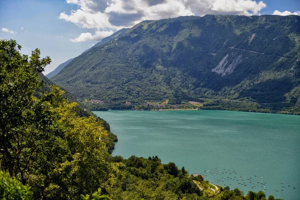 Vista panorámica del lago de Santa Croce, Italia —  Fotos de Stock