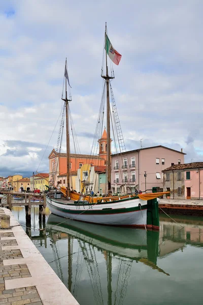 Ősi gyönyörű hajók Leonardesque Canal Port Cesenatico Emilia Romagna Olaszországban — Stock Fotó
