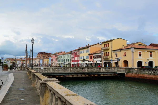 Ősi gyönyörű hajók Leonardesque Canal Port Cesenatico Emilia Romagna Olaszországban — Stock Fotó