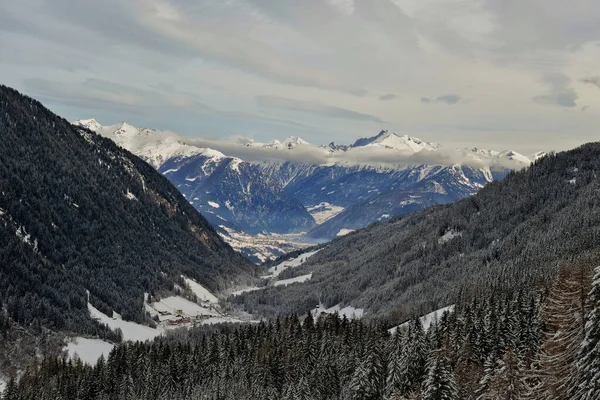 Racines-Jaufen centro de esqui, Trentino, Itália, inverno Dolomiten Alps — Fotografia de Stock