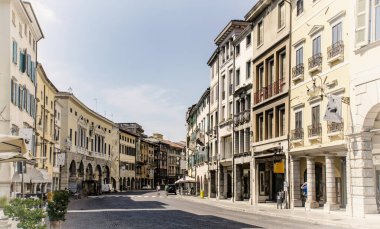 Udine 'in merkezinde eski bir cadde