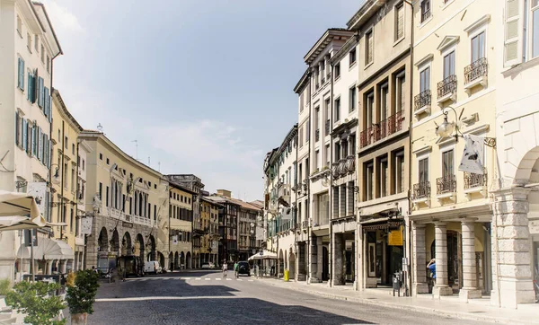 Udine 'in merkezinde eski bir cadde